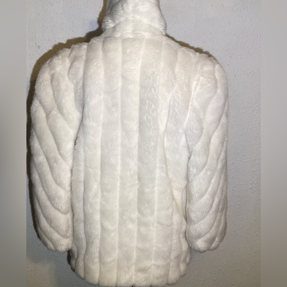 Mirage outerwear white faux fur jacket size medium - Picture 2 of 14